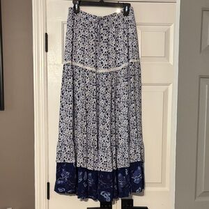 Lulu’s Medium Floral Blue and White Women's Skirt